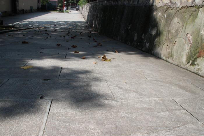 青石地板怎样做好养护????????